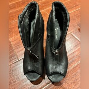 B.Makowsky womens leather ankle shoes  -• Heel zip front peep toe silver studs